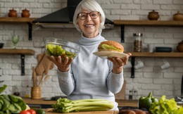 6 loại thực phẩm HUỶ HOẠI cơ thể ở tuổi 60