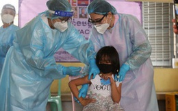 Láng giềng của Việt Nam làm thế giới ngả mũ: Sắp đạt cột mốc 100% đầu tiên về phủ vaccine Covid-19