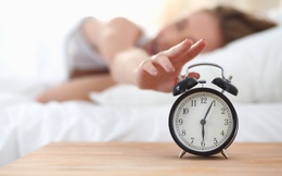 Đặt nhiều báo thức tiểm ẩn rủi ro khôn lường: Lạm dụng vài phút ngủ thêm mỗi buổi sáng, não có thể bị tổn thương