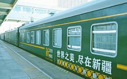 Tàu hỏa xa hoa nhất Trung Quốc: 100 triệu/vé vẫn phải tranh nhau mua, tích hợp cả quán bar, phòng hát, phòng nghỉ khép kín tiện nghi