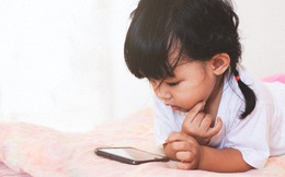 Điều gì sẽ xảy ra với não của một đứa trẻ khi chúng được bố mẹ cho dùng điện thoại quá nhiều