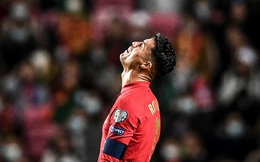 Ronaldo suy sụp, buồn bã tột cùng sau thất bại khiến Bồ Đào Nha mất vé đi World Cup 2022
