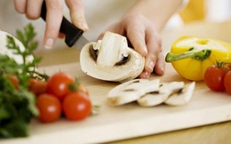 Thói quen hầu như ai cũng mắc khi nấu ăn khiến rau củ quả mất chất, mất luôn khả năng phòng chống ung thư