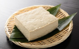 "Món ăn trường thọ" không bao giờ thiếu trong mâm cơm người Nhật vì giàu canxi gấp 3 lần sữa, chợ Việt bán đầy chỉ 5000 đồng/miếng
