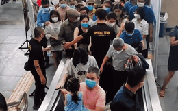 Hàng nghìn người Hà Nội chen chúc đi tàu Cát Linh - Hà Đông: Metro Hà Nội và các chuyên gia nói gì?