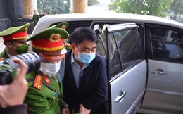 Hình ảnh cựu Chủ tịch Hà Nội Nguyễn Đức Chung được dẫn giải đến tòa