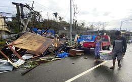 Bão Rai đang hướng về Việt Nam khủng khiếp thế nào: Làm ít nhất 31 người chết ở Philippines, nhiều nơi 90% nhà cửa bị hư hại