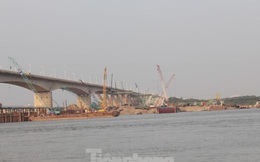 Cầu Vĩnh Tuy 2 dần lộ diện sau gần 1 năm thi công