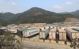 Tình hình cửa khẩu hôm nay 24/12: Lạng Sơn còn tồn 4.329 xe