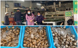 Đi chợ đầu năm: Hải sản tăng giá vùn vụt, hoa tươi rẻ hơn trước Tết ​