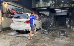 Giá rửa xe dịp Tết tăng từng ngày