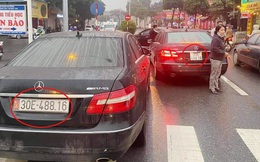 Vụ 2 ô tô Mercedes cùng biển ‘chạm mặt’ ở Hà Nội: Một chủ xe chưa xuất trình được giấy tờ