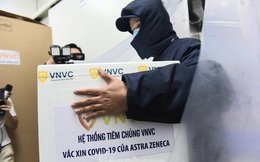 Lô vắc xin COVID-19 đầu tiên được chuyển đến Bệnh viện Nhiệt đới TPHCM