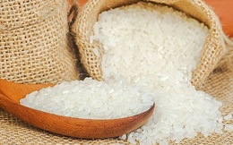 Giá gạo xuất khẩu của Việt Nam và Ấn Độ lao dốc xuống thấp nhất nhiều tháng