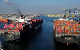 Tắc nghẽn ở cảng Los Angeles và Long Beach, 1/3 hàng hóa nhập khẩu của Mỹ đang chờ đợi trong vô vọng