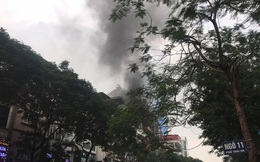 Cháy lớn tại nhà hàng Nét Huế đúng giờ tan tầm, giao thông ùn tắc kéo dài