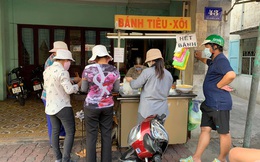 Hàng bánh tiêu "chảnh" số 1 Việt Nam: Chưa kịp mở cửa đã thông báo hết bánh, có người phải đứng chờ cả tiếng đồng hồ