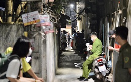 Cận cảnh phong toả ngõ phố trong đêm vì có ca dương tính SARS-CoV-2