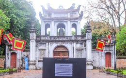 Di tích, đền chùa ở Hà Nội lại 'cửa đóng then cài' vì COVID-19