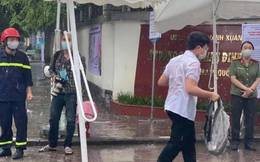 Tranh cãi chuyện "thương con đi thi ướt áo vì ô tô không được đỗ tận cổng", PGS. TS tâm lý giáo dục lên tiếng khiến nhiều cha mẹ giật mình