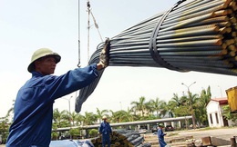 Đầu tư công có nguy cơ đình trệ trước “cơn bão” giá thép