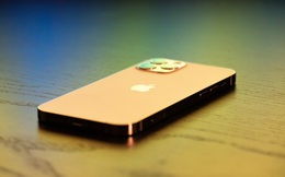 Fan Apple sợ iPhone 13 đen đủi