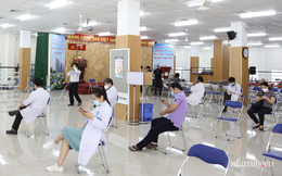 TP.HCM: Ấm lòng 7 tình nguyện viên đến bệnh viện cắt tóc miễn phí để bác sĩ yên tâm chống dịch