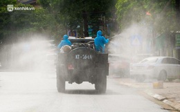 Hà Nội: Bộ tư lệnh Thủ đô dùng xe chuyên dụng, phun khử khuẩn toàn bộ thị trấn Quốc Oai