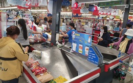 Khánh Hòa: Tạm ngừng hoạt động chợ truyền thống, dân đổ xô đi siêu thị "gom" hàng