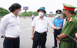 Chủ tịch Hà Nội: Mở tối đa 'luồng xanh' cho các xe được đi xuyên qua Thủ đô mà không bị kiểm tra