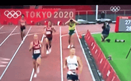 Xúc động khoảnh khắc VĐV đổ gục vì kiệt sức vẫn cố gắng gượng dậy hoàn tất phần thi tại Olympic Tokyo