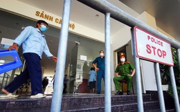 Cận cảnh phong toả toà chung cư ở Hà Nội nơi có 2 ca dương tính SARS-CoV-2