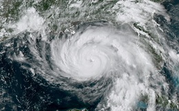 Mỹ đón hung tin về cơn bão "khủng" Ida đúng 16 năm sau siêu bão lịch sử Katrina