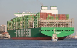 Tàu container lớn nhất thế giới sắp vào kênh đào Suez, cả thế giới thấp thỏm lo sợ "thảm hoạ" Ever Given tái hiện