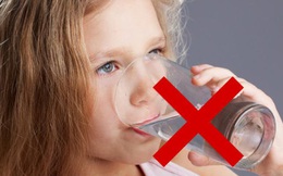 Uống nhiều nước tốt cho cơ thể, tuy nhiên có hai mốc thời gian trong ngày cần đặc biệt lưu ý: Vào thời điểm này uống nước càng ít càng tốt