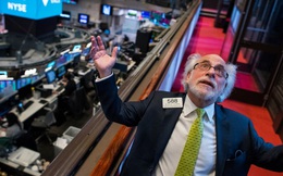 Peter Tuchman, môi giới chứng khoán được chụp ảnh nhiều nhất ở phố Wall với nguyên tắc không bao giờ đầu tư cổ phiếu