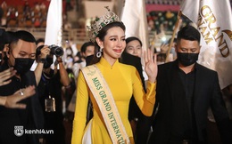 Thùy Tiên diện lại váy dạ hội từng gây tranh cãi trong sự kiện, hành động tinh tế chuẩn Hoa hậu quốc tế!