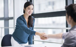 Phỏng vấn: Cho thời gian 1 phút, hãy làm tôi nhớ đến bạn! Nữ ứng viên xinh đẹp chỉ cần 10 GIÂY ngay lập tức trúng tuyển, ai nấy "tâm phục khẩu phục"