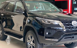 Toyota Fortuner 2022 thêm trang bị, giá tăng cao nhất 42 triệu đồng tại Việt Nam