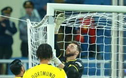Thủ môn Dortmund 'tác động vật lý' làm bung khung thành sân Mỹ Đình