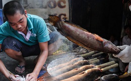 Ảnh, clip: Tiểu thương Sài Gòn tất bật chuẩn bị hàng chục ngàn con cá lóc nướng cho ngày vía Thần Tài