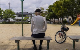 Nỗi khổ của người già Nhật Bản: Đi đến đâu cũng bị hàng nghìn "con mắt" theo dõi, muốn tự do nhưng vô tình gây áp lực cho xã hội