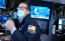 Niềm vui ngắn chẳng tày gang: Dow Jones mất hơn 350 điểm không lâu sau khi mở cửa, kết phiên giảm mất mát