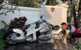 Chán vệ sinh Mercedes-AMG G 63, ca sĩ Tuấn Hưng chuyển qua chăm chỉ kì cọ 'khủng long' V-Rex Travertson