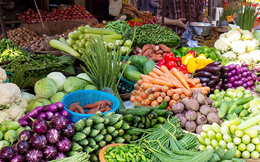 2 ngày nghỉ Tết cuối: Giá rau xanh, thực phẩm tươi sống tại Hà Nội giảm mạnh
