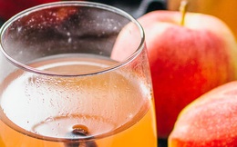 Ăn táo giúp làm sạch và trẻ hóa mạch máu: Khi ngâm với thứ gia vị này còn trở thành đồ uống hút sạch mỡ nội tạng, kéo dài tuổi thọ!