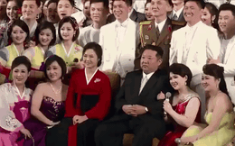 Phu nhân Triều Tiên tái xuất xinh đẹp, khán giả vỗ tay hò reo vang dội hội trường