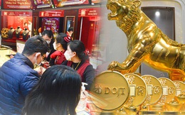 Cửa hàng tung "siêu phẩm" Kim Dần Vương Bảo nặng 46kg trước ngày vía Thần Tài, người Hà Nội chen nhau đi mua vàng sớm