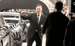 Elon Musk nhảy điệu nhảy ‘huyền thoại’ của ông Donald Trump trong ngày khai trương nhà máy Gigafactory Berlin