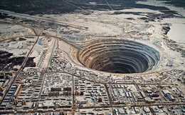 Khám phá mỏ kim cương lớn nhất thế giới - sản lượng khổng lồ nhưng mang "lời nguyền" hút máy bay